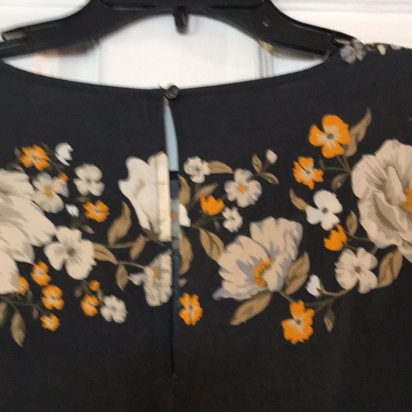 Ladies dress - Picture 6 of 10